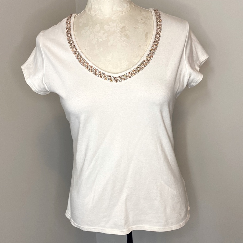 Casual Corner ivory and gold v neck top Size Small